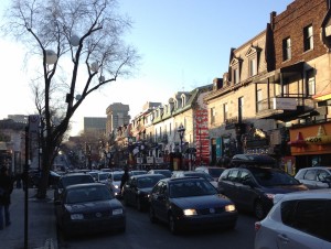 carros en avenida saint denis quartier latin montreal